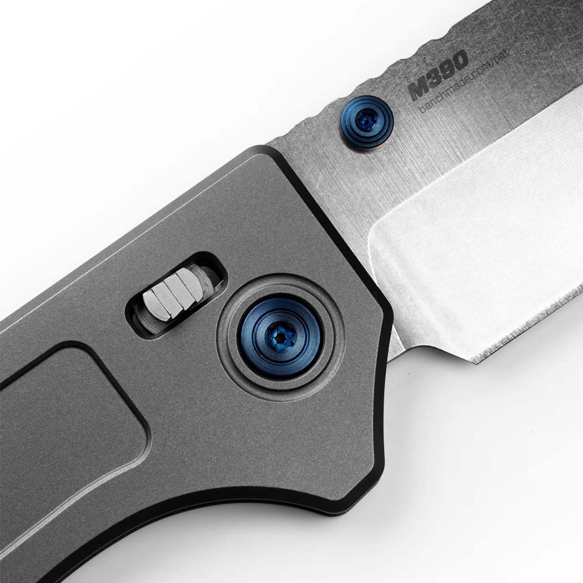 05_BENCHMADE748