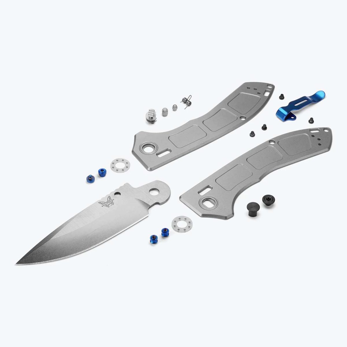 06_BENCHMADE748